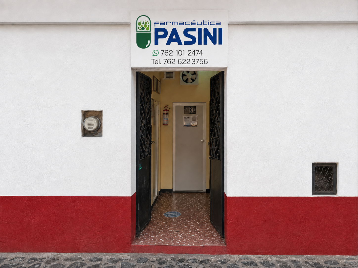 Fachada de Farmacéutica Pasini en Taxco de Alarcón, Guerrero